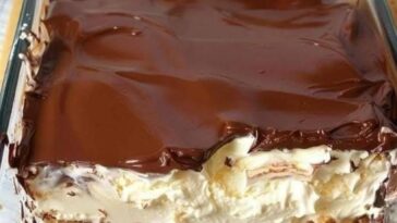 NO BAKE PEANUT BUTTER ECLAIR CAKE